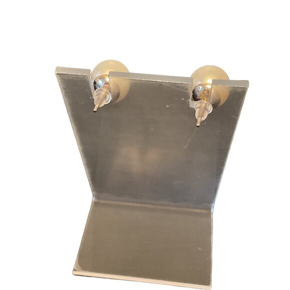 Elegant Faux Pearl Stud Earrings - Picture 5 of 5